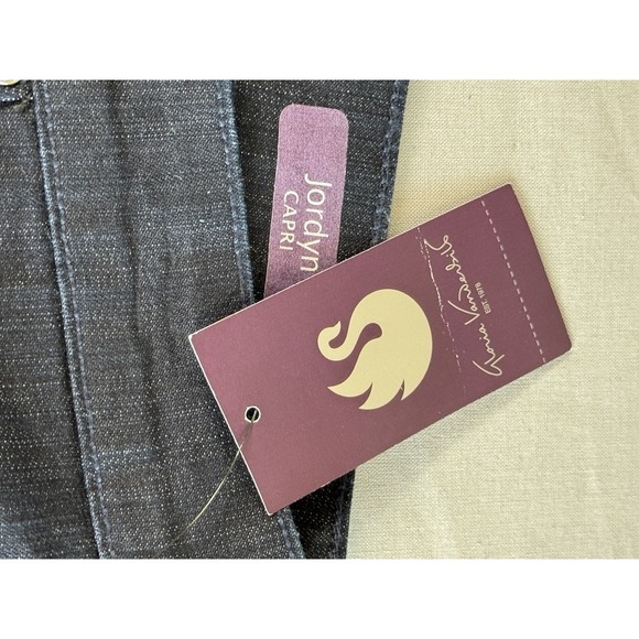 Gloria Vanderbilt Capri Pants Womens 10 Blue Jordyn Embroidered Pockets Mid Rise - Picture 4 of 16